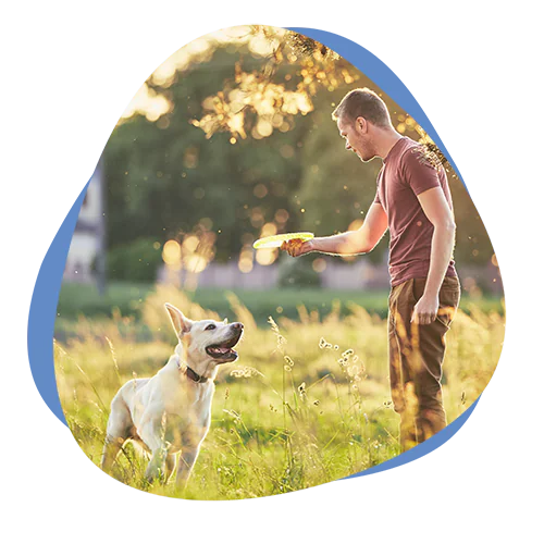 Cremare Tierbestattung Mitarbeiter mit Hund